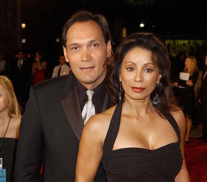 Wanda De Jesus and Jimmy Smits taking picture together.